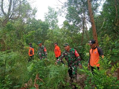 Antisipasi Karhutla, Babinsa Lakukan Monitoring di Wilayah Rawan Kebakaran