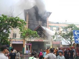 Warga Pekanbaru Jadikan Musibah Kebakaran Menjadi Objek Wisata