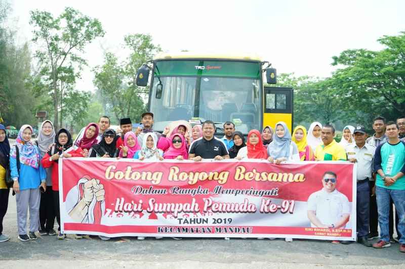 Ratusan Personil Turun Kejalan Ikut Giat Khamis Bersih Kota Duri