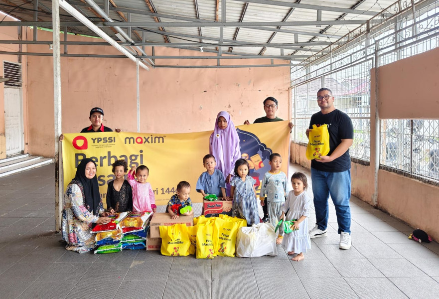 Maxim Santuni Anak Yatim Piatu Dengan Sembako Di Panti Asuhan Bayi Fajar Harapan