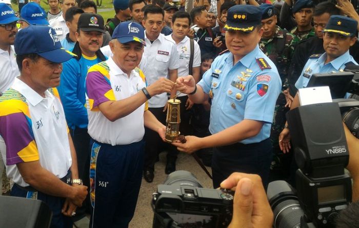 Gubernur dan Danlanud Terima Api Obor Api Asian Games