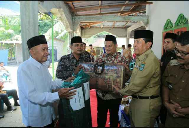 Bupati Sukiman Sebut Akan Perbaiki Akses Jalan Desa Mahato Suka Jaya