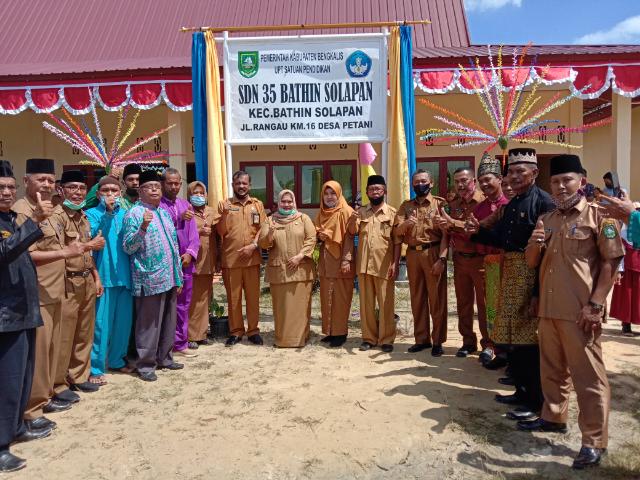 Plh Bupati diwakili Staf Ahli Kasmarni Resmikan Gedung Baru SDN 35 Bathin Solapan