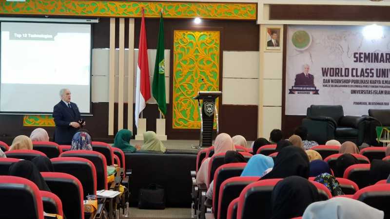 LPPM UIR Seminarkan Tantangan Universitas Hadapi Era Industri 4.0 Bersama Prof. Luiz dari Inggris