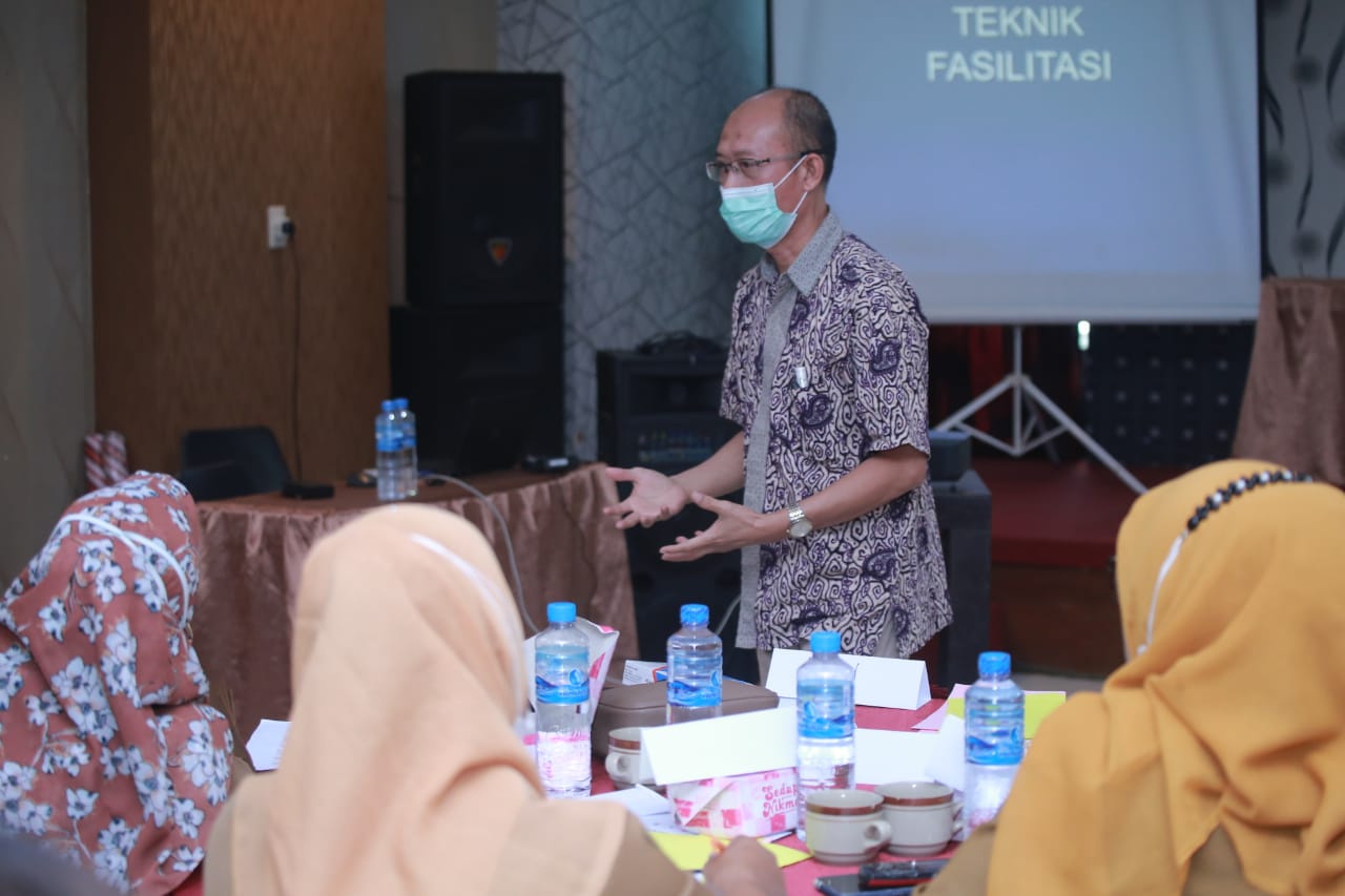 Kadinkes Labuhanbatu Tutup TOT Fasilitator SMART Advocasi KBPP