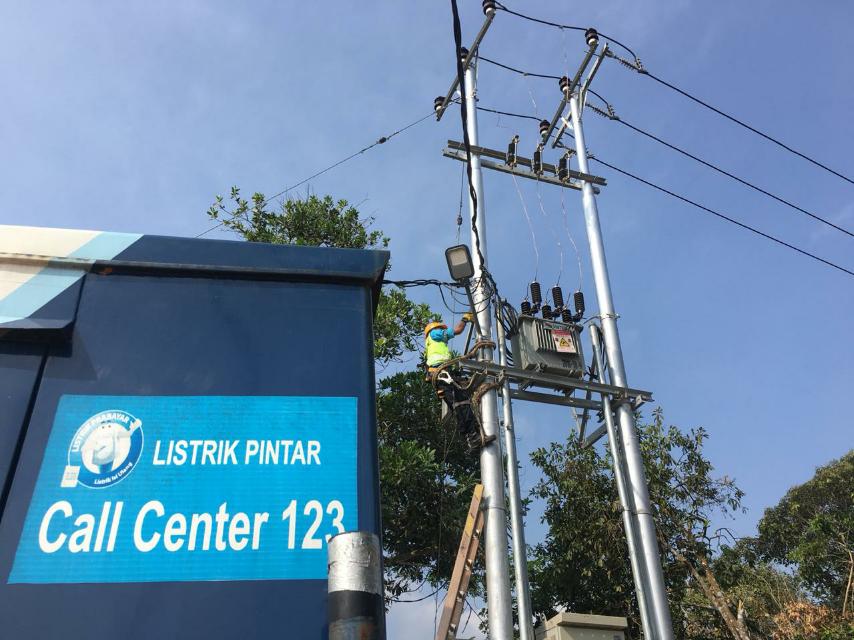 PETUGAS PLN KEMBALI LAKUKAN CATAT METER KE RUMAH PELANGGAN