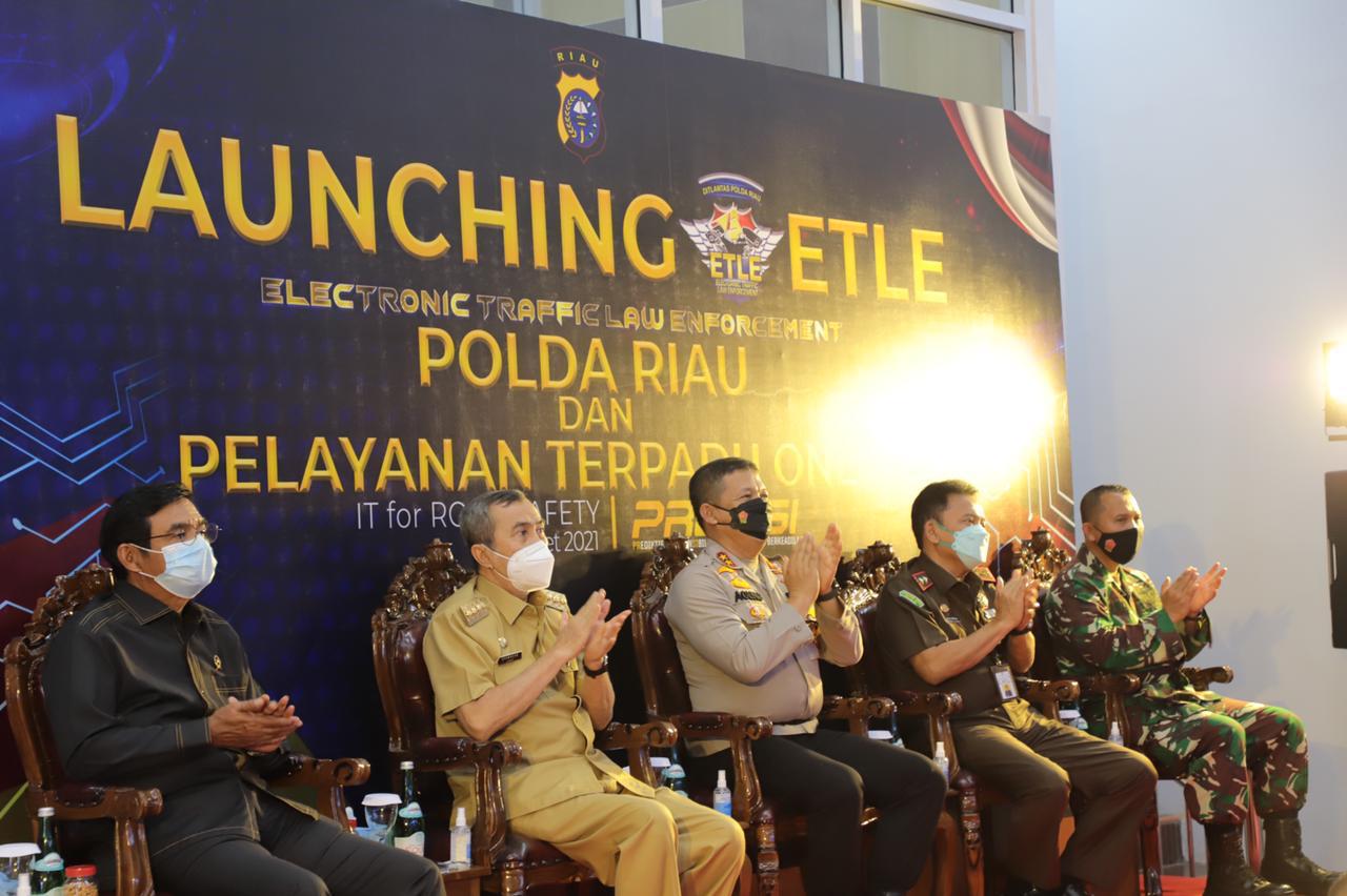 Pada Launching E-TLE Nasional, Kapolda Riau Resmikan Pelayanan Terpadu Online Polda Riau