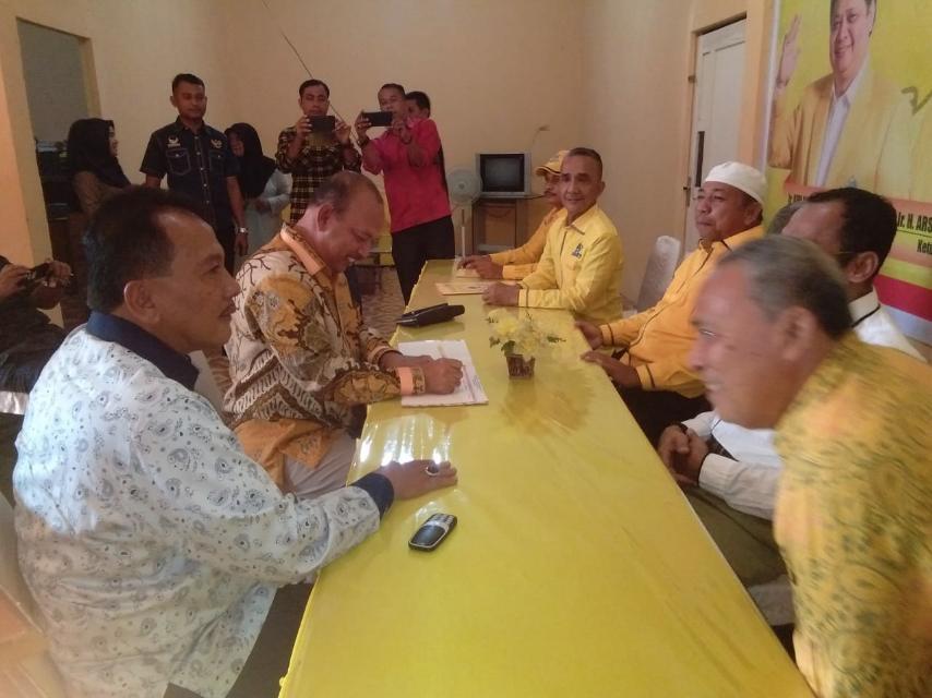 H. Hamulian dan H Tedy Mirzal Dal Mendaftar Di Partai Golkar Untuk Calon Bupati-Wakil Bupati Rohul