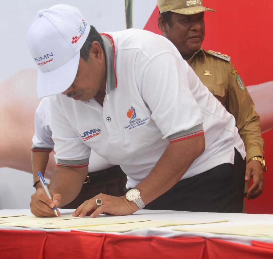 Alfedri Teken Kesepakatan Replating Kebun Sawit Masyarakat Dengan PTPN V