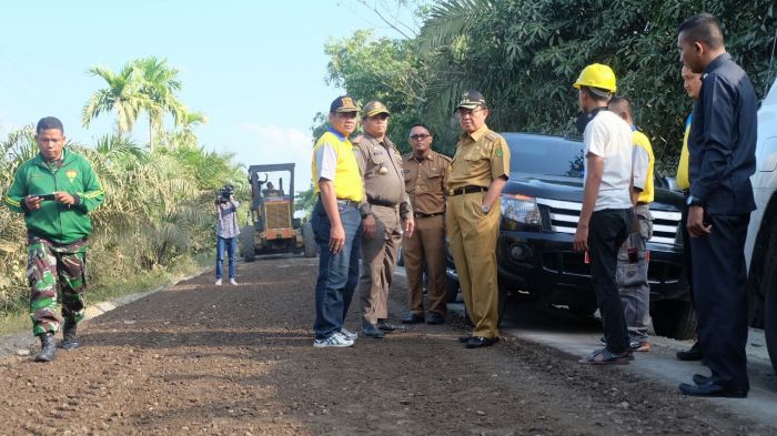 Pemkab Inhil Minta Pekerjaan Ruas Jalan Perbatasan Inhil dan Inhu Selesai Tepat Waktu
