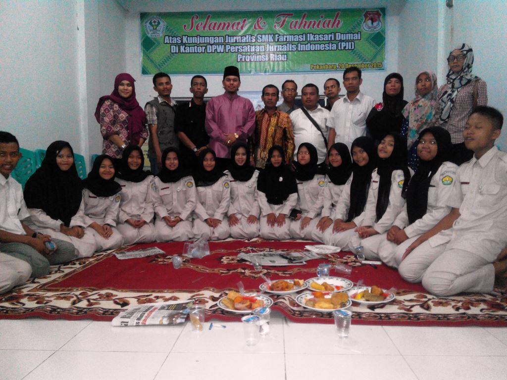 SMK Farmasi Dumai Kunjungi Kantor DPW PJI Riau