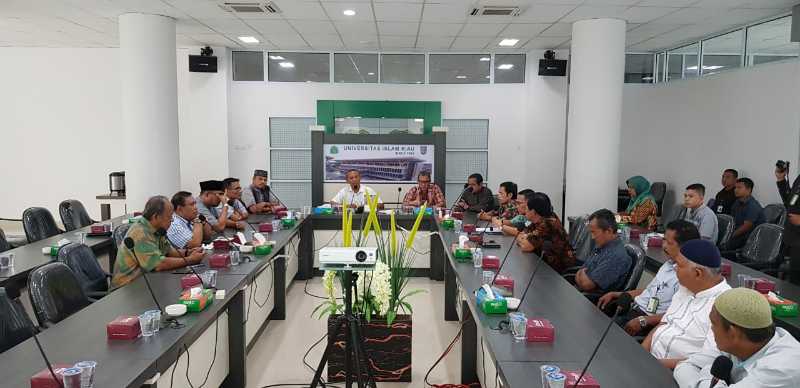 UIR Berangkatkan Umroh 10 Dosen dan Karyawan, Rektor : Insha Allah Kita Programkan Setiap Tahun