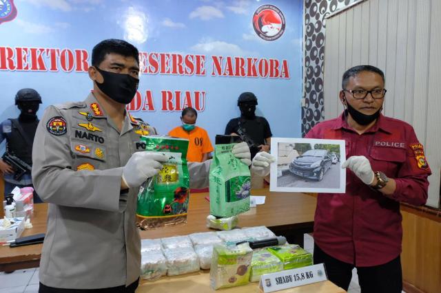 Diresnarkoba Polda Riau Ringkus 2 Pelaku dan Sita 15,8 Kg Sabu