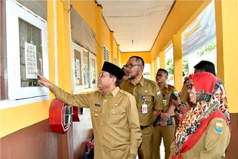 Gubernur Pantau Pelaksanaan  UNBK di SMAN 10 Kota Jambi