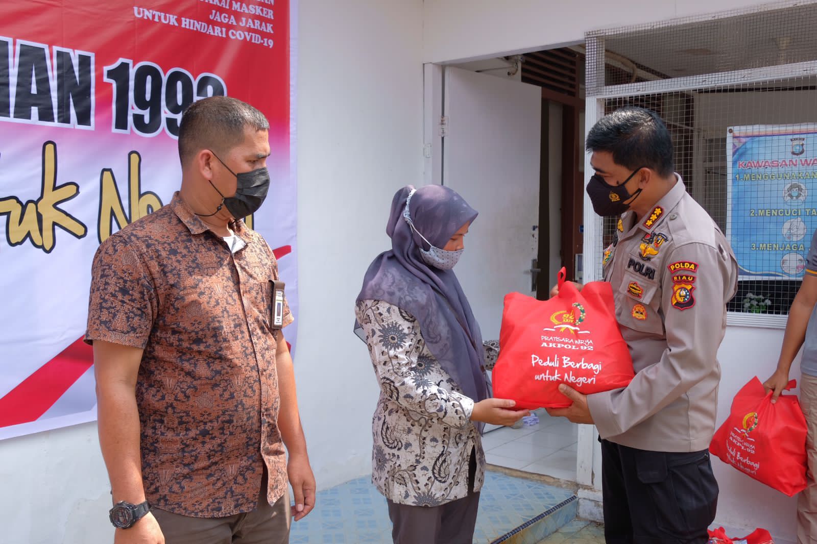 Alumni Akpol 1992 Riau Gelar Bansos 'Berbagi Untuk Negeri', Distribusikan 556 Paket Sembako