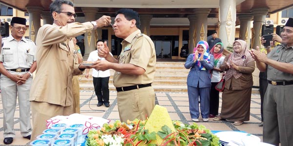 Dapat Surprise di HUT Ke-61, Bupati Rohul Terharu