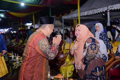 Hadiri Malam Puncak HPN dan HUT ke-77 PWI, Bupati Kasmarni Ucapkan Selamat