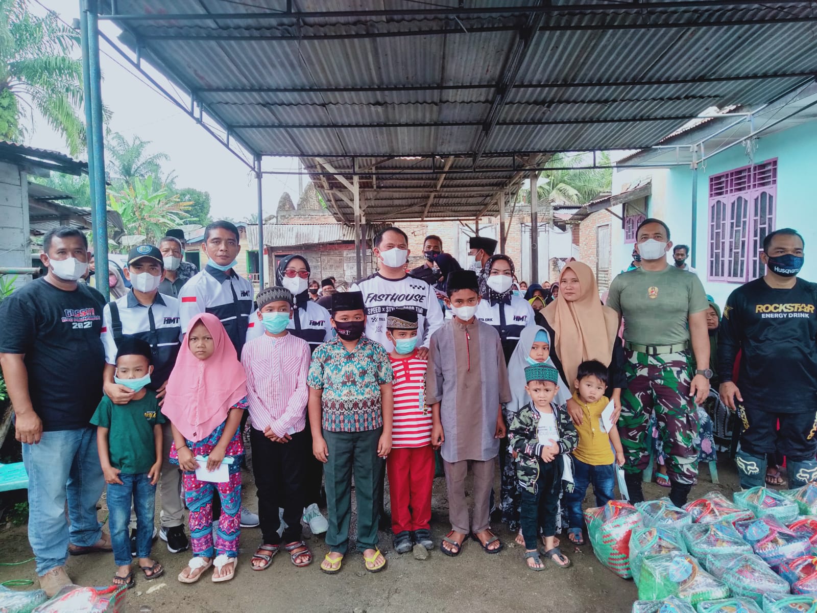 Bupati dan Wakil Bupati Labuhanbatu Giat Bakti Sosial