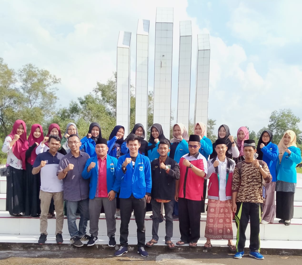PMII Dan IPMM Kota Dumai Bersih-Bersih Sekaligus Ziarah Makam Pahlawan