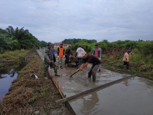 TMMD ke 108, Kompak Laksanakan Giat Membangun Desa Jalan Rumah Sawit