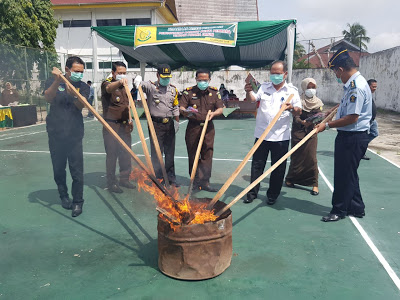 Polresta hadir dalam Pemusnahan Barang Bukti Tindak Pidana Di Kejaksaan Negeri Pekanbaru