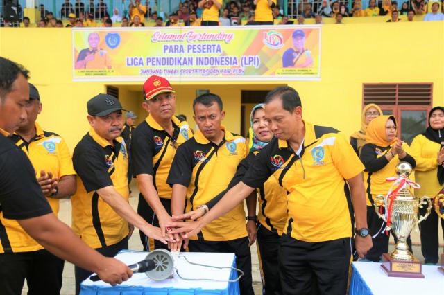 Duss.....! Sekdakab Labuhanbatu Tendang Bola