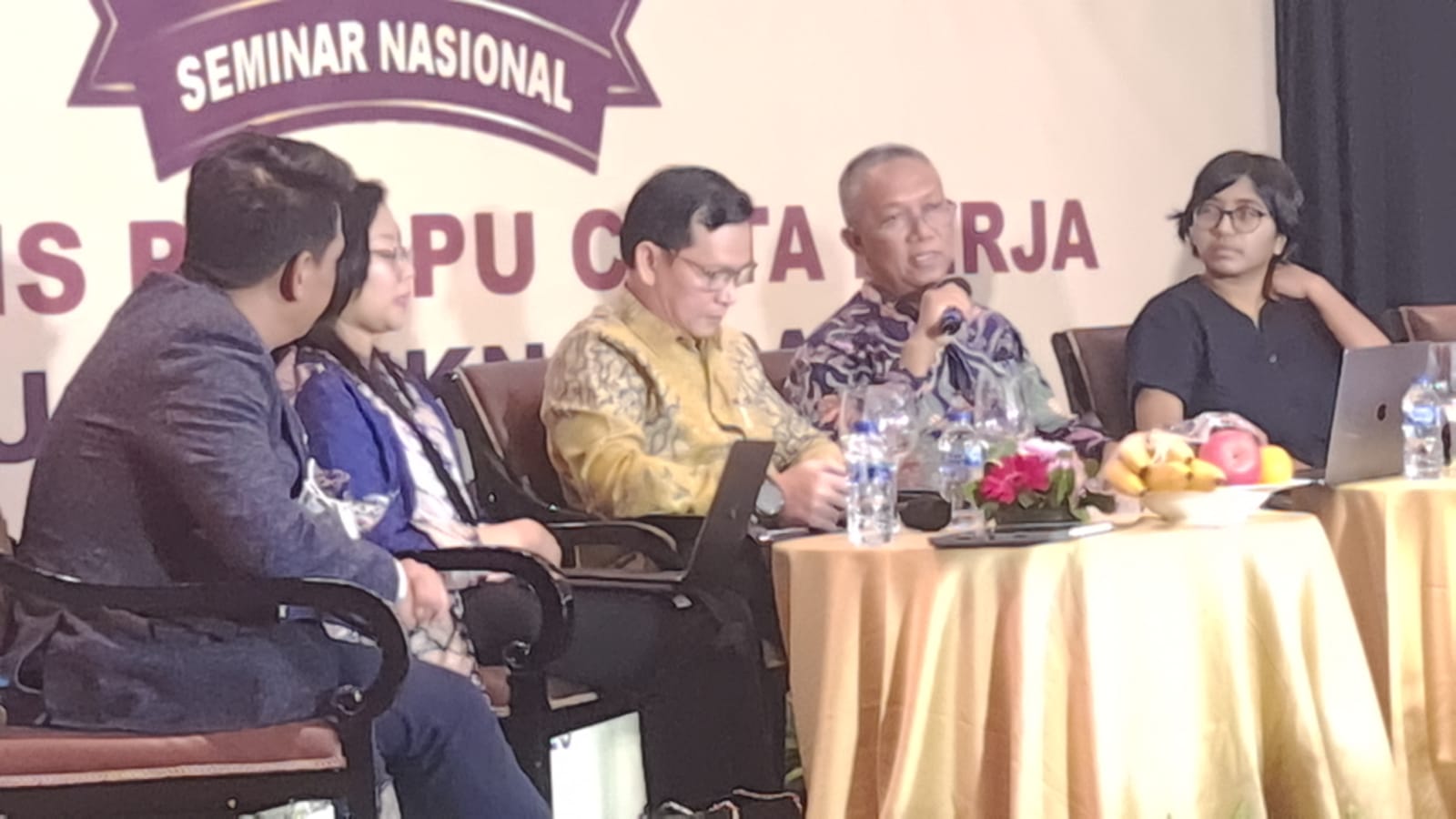 Rektor UIR Beberkan Standar 'Kegentingan Memaksa' Merespon Perppu Cipta Kerja