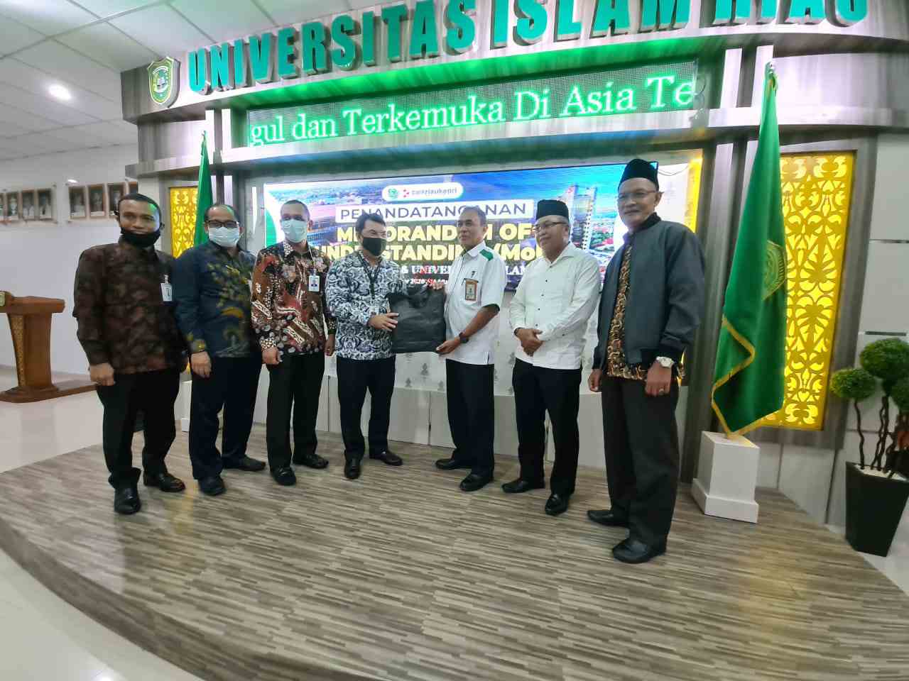 UIR-Bank Riaukepri Teken MoU, YLPI Minta BRK Bantu Unisritama