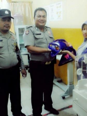 Polisi Masih Selidiki Bayi yang Ditinggal Di Depan Rumah Warga Tenayan Raya
