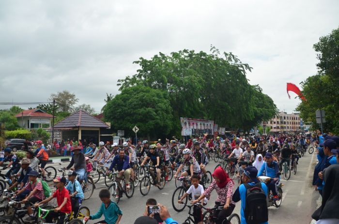 Ribuan Warga Ikuti Sepeda Santai HUT Koperasi