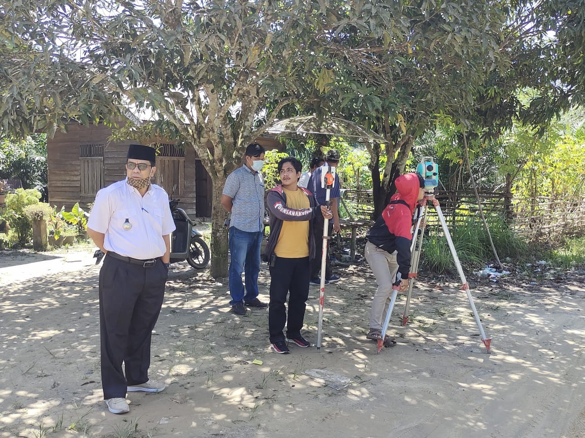 Dinas PU Tinjau Jalan Di Desa Lubuk Keranji Timur Yang Akan Diaspal