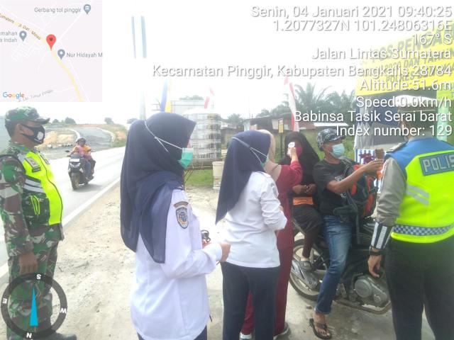 TNI Koramil 04/Mandau Siaga di Pos Pengamanan Pintu Tol Balai Raja Pinggir