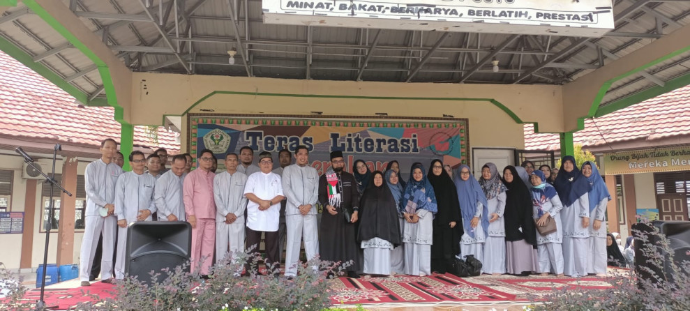Yayasan Univ Riau, Umrohkan 8 Guru-Guru SMK Farmasi Pekanbaru