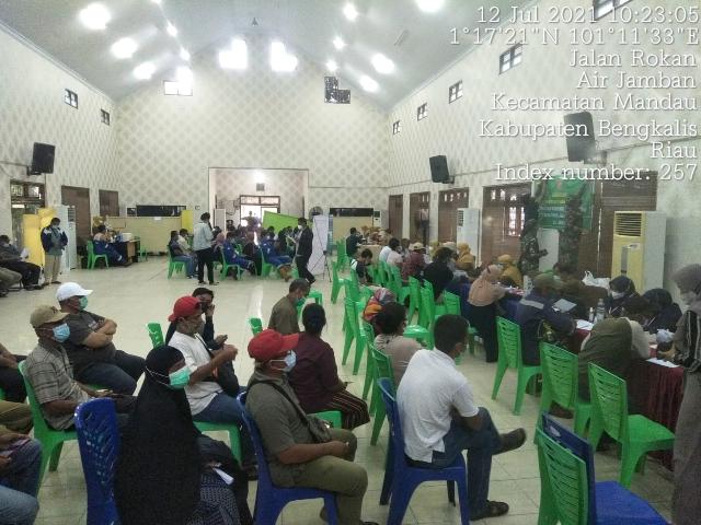 TNI Koramil 04/Mandau Gelar vaksinasi COVID-19 di Gedung Bathin Betuah Duri