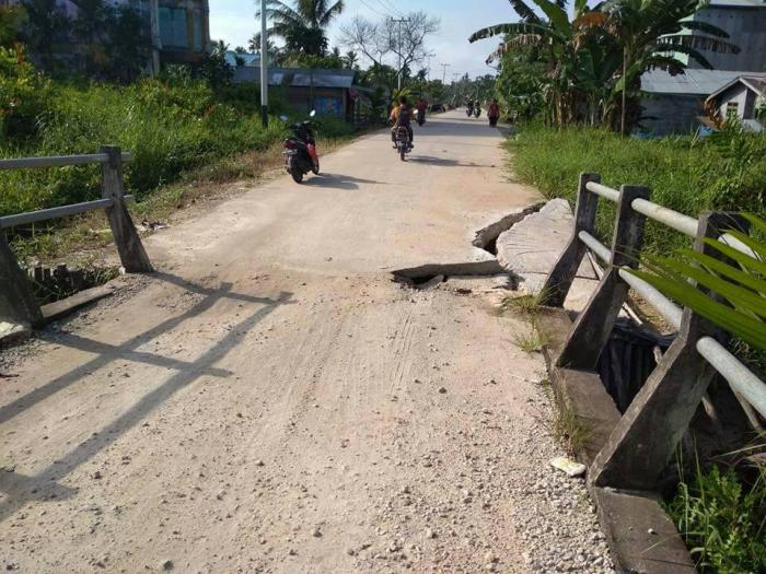 Baru Dibangun, Badan Jalan di Inhil Sudah Retak