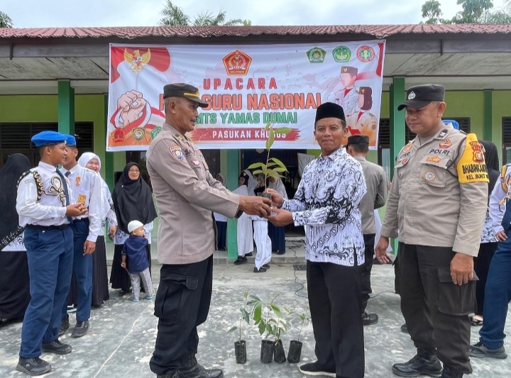 Polsek Bukit Kapur Gelar Green Policing di MTs YAMAS Dumai, Tanamkan Kesadaran Lingkungan kepada Pel