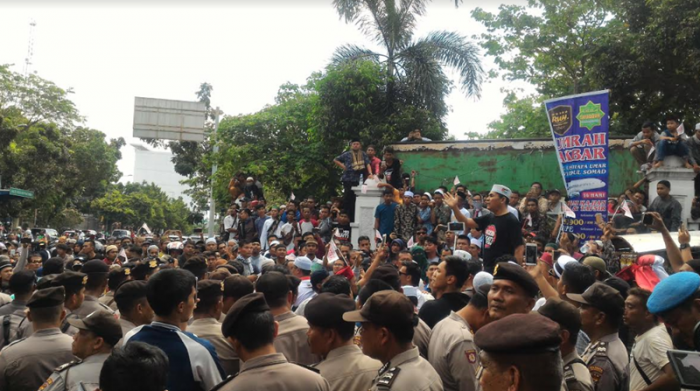Selain Ganti Presiden, Massa Juga Teriakan Polisi Netral