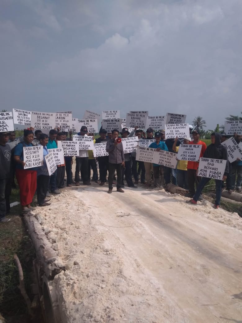 Puluhan Massa Berorasi di Sungai Sembilan, Menuntut Agar Perusahaan Mengembalikan Surat-surat Mereka