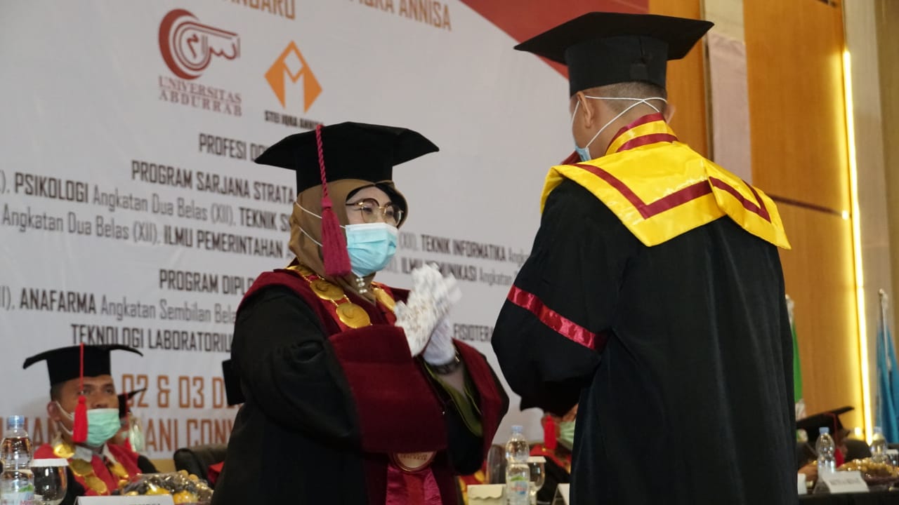 Terapkan  Prokes Dimasa Pandemi, Universitas Abdurrab dan STEI Iqra Annisa Gelar Wisudawa 2020