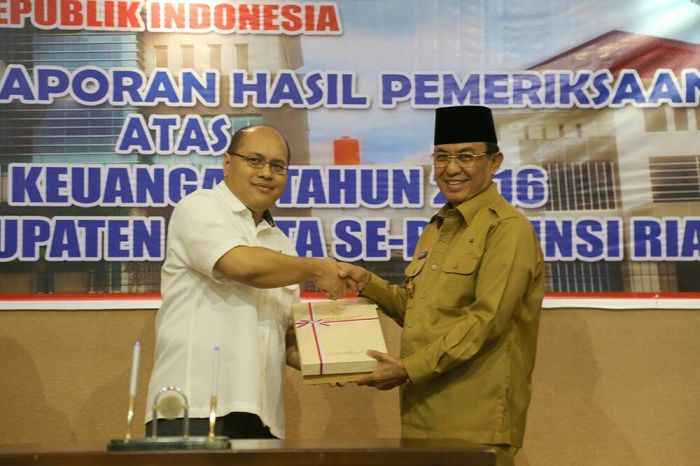 Milad Ke-52, Pemkab Inhil Terima Opini WTP BPK Riau