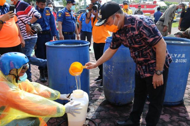 Cegah Corona, Pemkab Labuhanbatu Semprotkan Desinfektan Masal