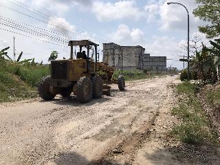 Warga Sambut Gembira, Bacaleg Arsya Fadillah Turunkan Alat Besar Jalan Siak Diperbaiki