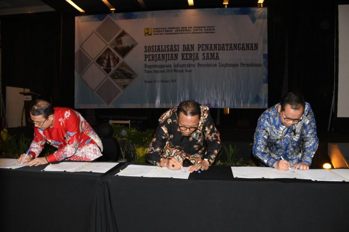 Bupati Kampar Azis Zaenal Tandatangani Kerjasama Dengan Kementerian PUPR