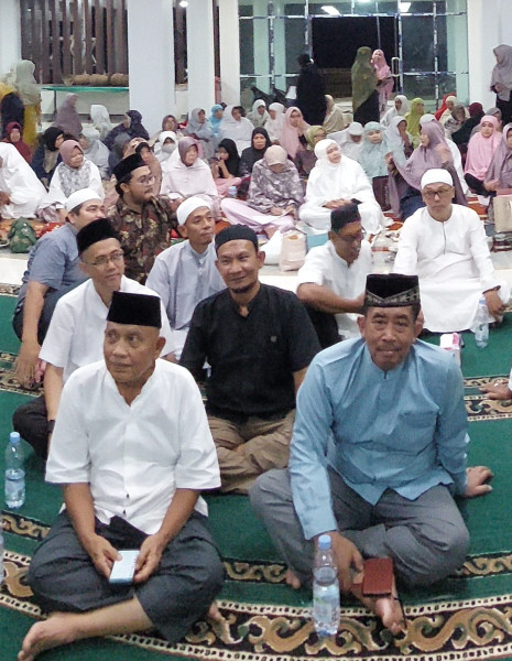 Pengurus DPW Partai Ummat Riau Hadiri Kegiatan Nuzul Qur'an di Masjid Jamiatussholihin Al Wahdah