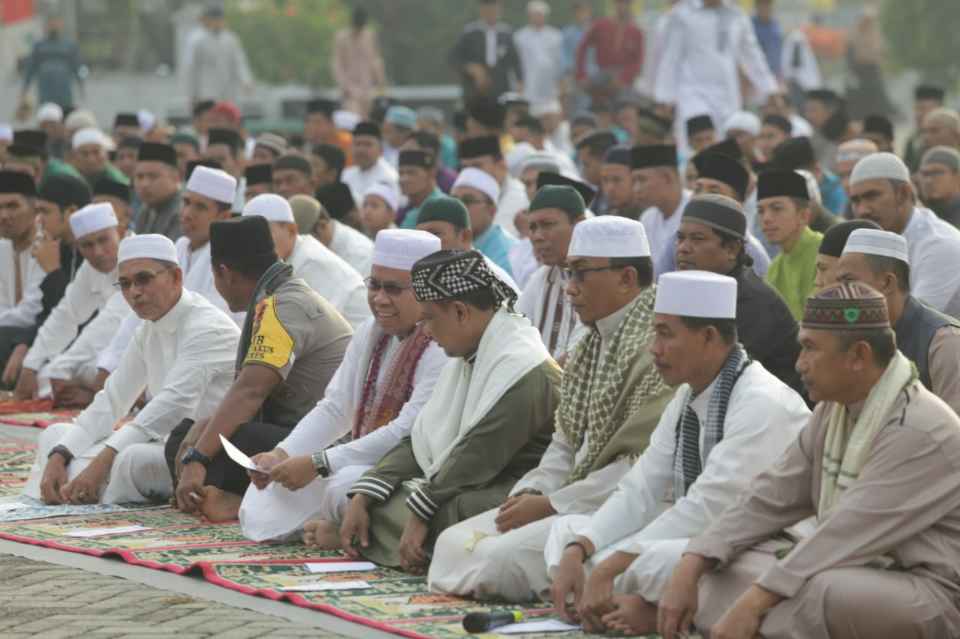 Bupati Meranti Sholat Idul Adha 1440 H Bersama Masyarakat, Ajak Masyarakat Jauhi Hal Negatif