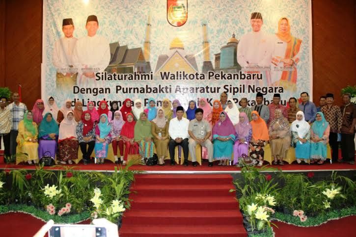 Firdaus Hadirin Silaturahmi Bersama 235 Purna Bakti ASN
