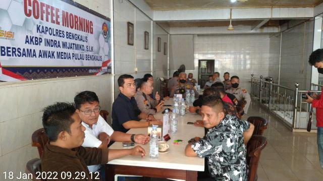 Kapolres AKBP Indra Wijatmiko Taja Cofee Morning Bersama Insan Pers Pulau Bengkalis