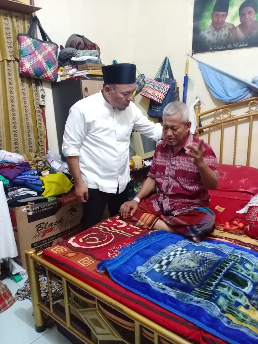Bupati Labuhanbatu Jenguk Imam Mesjid Baitul Muhsinin