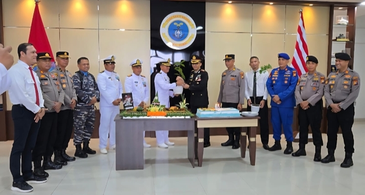 Sinergitas Semakin Erat, Kapolres Dumai Sambangi Lanal Dumai di Hari Jadi ke-80 TNI