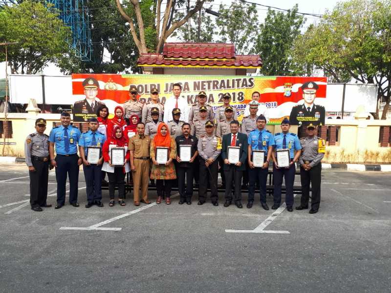 Kapolresta Pekanbaru Berikan Penghargaan kepada Personil Berprestasi, Masyarakat & Instansi terkait